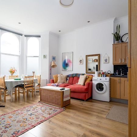 Guestready - Charming Retreat In West Green Londen Kamer foto