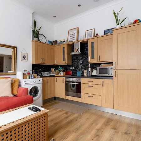 Guestready - Charming Retreat In West Green Londen Kamer foto